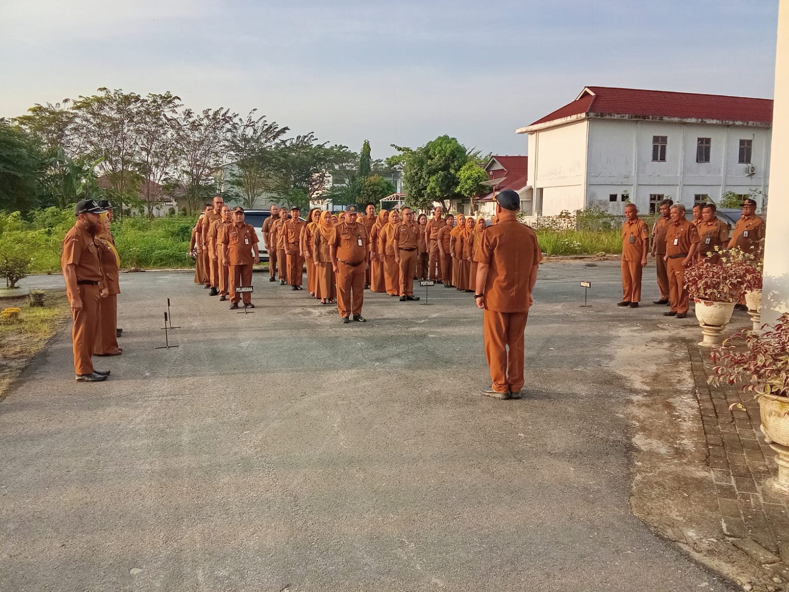 Kegiatan Apel Pagi Senin, 10 Februari 2025 di Inspektorat Daerah Kab. Asahan