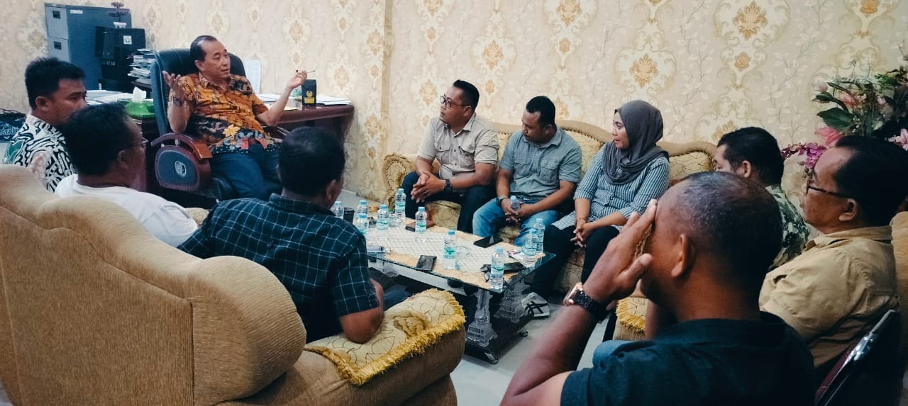 Camat Tinggi Raja dan Kepala Desa se Kecamatan Tinggi Raja melakukan konsultasi penyelenggaraan Pemerintahan Desa